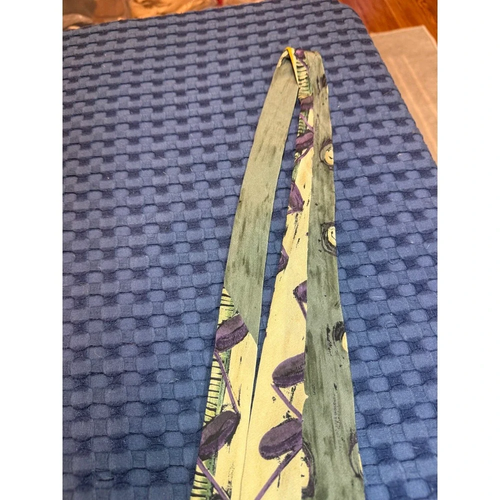 Rare Vintage Passports of Pier 1 Imports Men's 100% Silk Tie Abstract